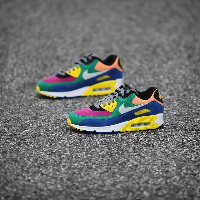 Sepatu Sneakers