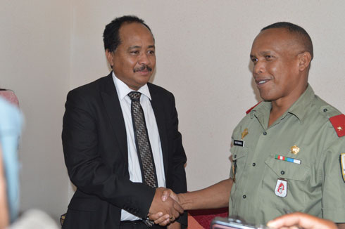 menteri pertahanan