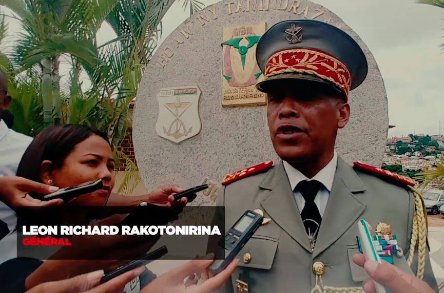 menteri pertahanan
