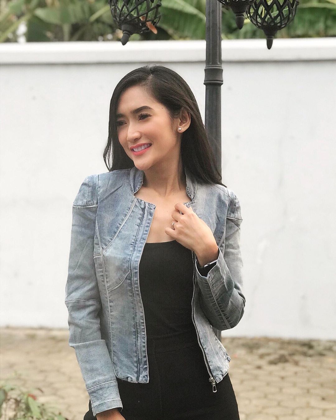 artis indonesia zora vidyanata
