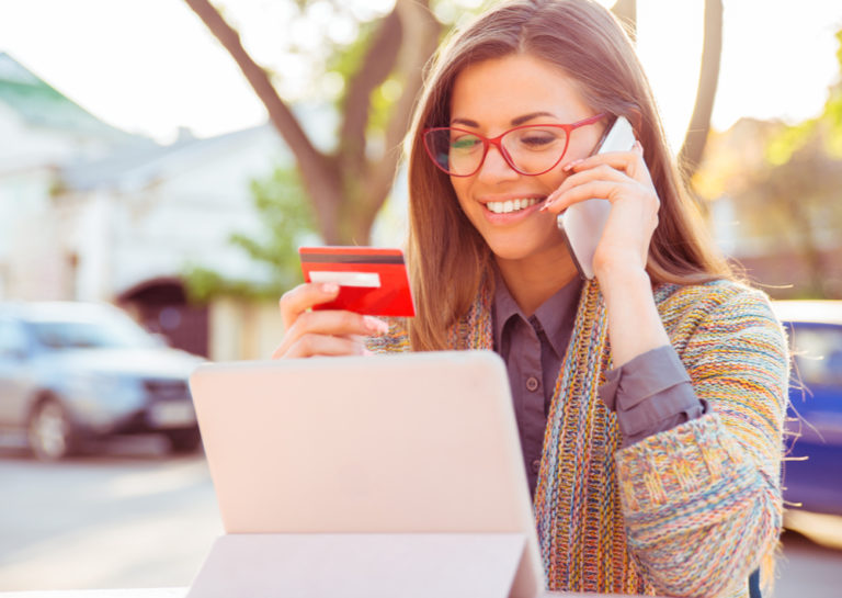 Tak-Hanya-Bisa-Dipakai-Belanja-Kartu-Kredit-Ternyata-Penting-untuk-Bisnis-Online-Shutterstock.