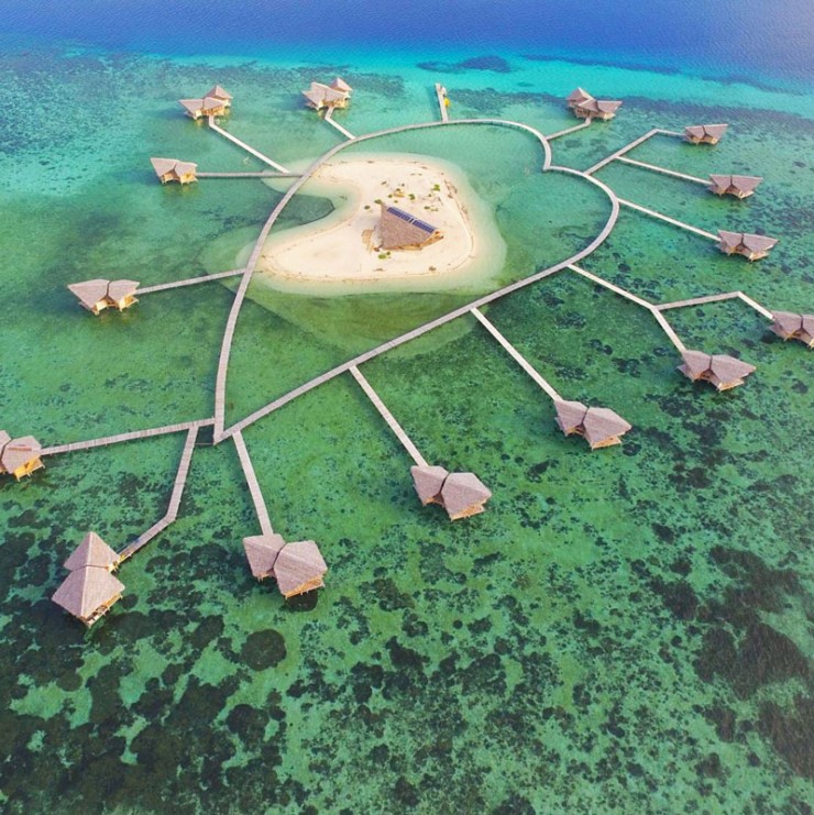Penginapan terapung di Indonesia