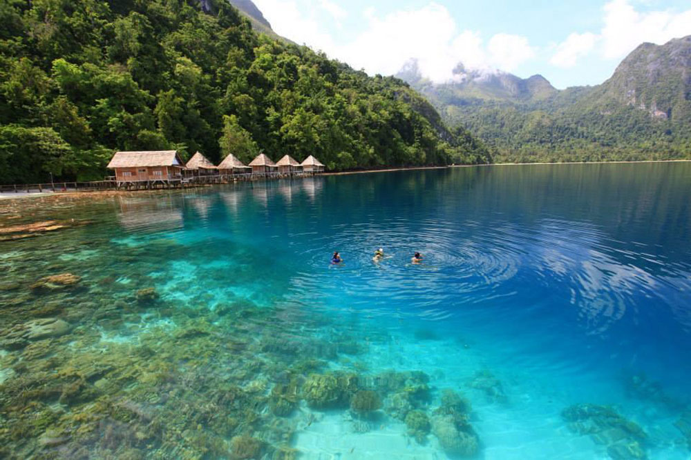 Penginapan terapung di Indonesia