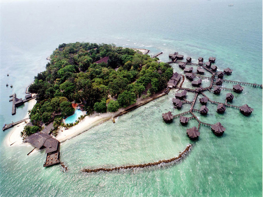 Penginapan terapung di Indonesia