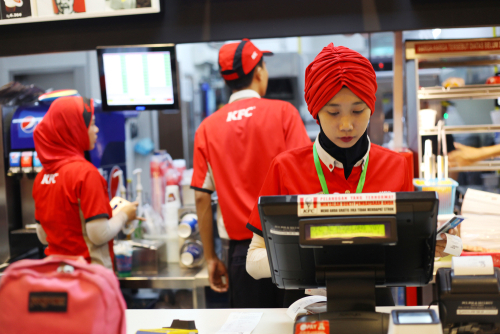 mana lebih besar pendapatannya, mcdonald's atau kfc