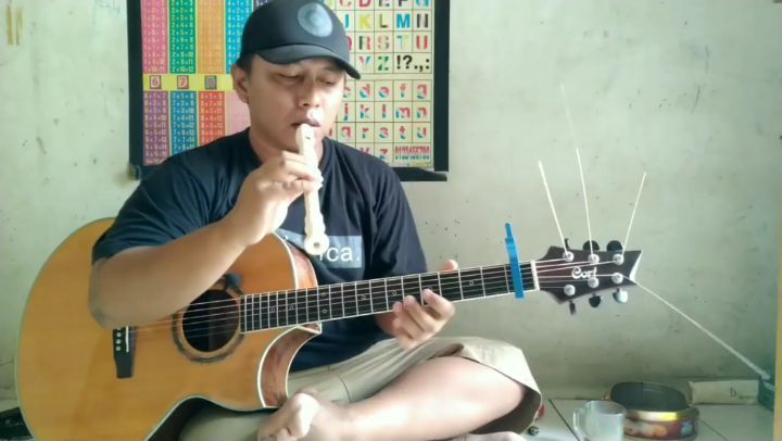 gitaris akustik alif gusthakiyat