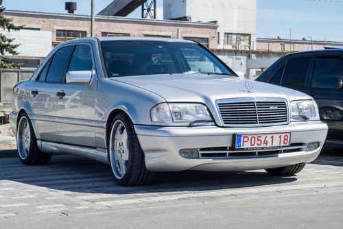 sedan eropa mercedes benz w202