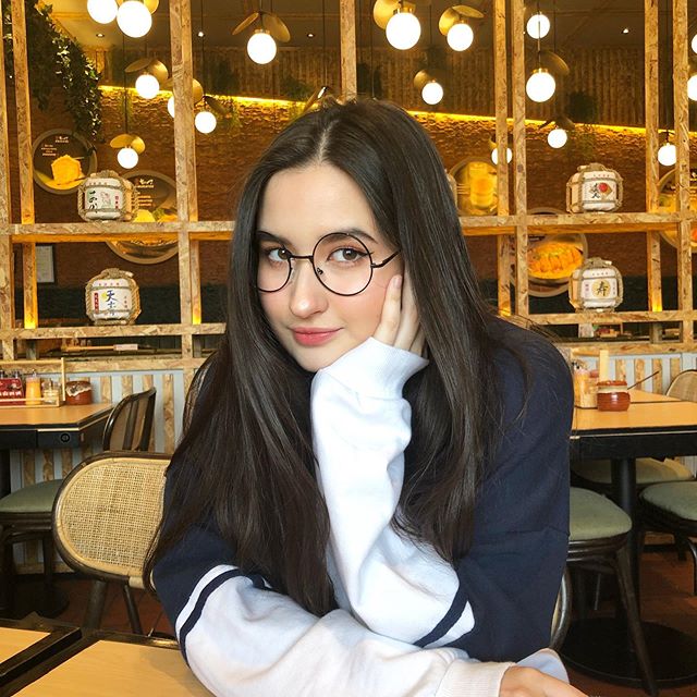stephanie poetri