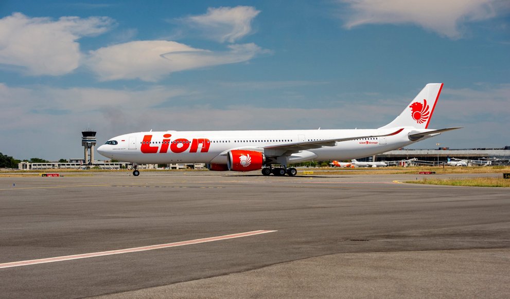 pesawat garuda airbus lion air
