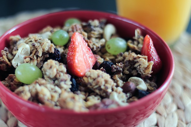 cemilan sehat granola